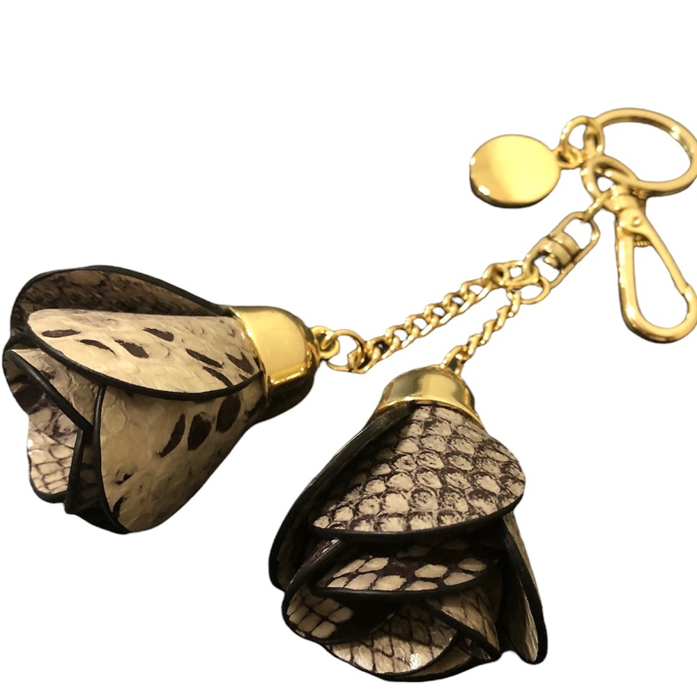 NWOT Flowers Keyring - Picture 1 of 3